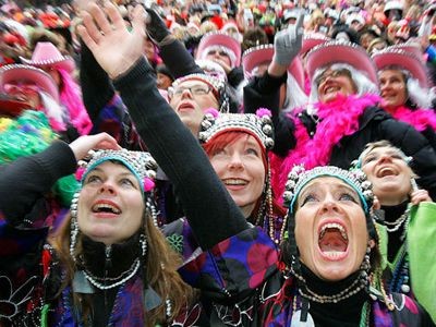 Женский карнавал в Кёльне.