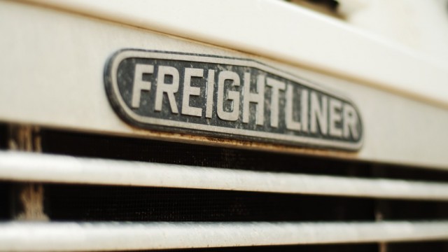 Такой только у меня и у Терминатора: тест-драйв Freightliner FLB Daycab