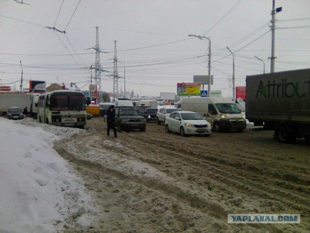 Саратовцы начали массово подписывать петицию за введение в городе режима ЧС