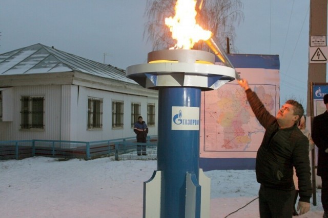 Приезжали «газовики» - опять предлагали газ подключить. Держим оборону, не соглашаемся. Размышления насчет газификации.