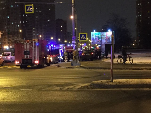 На юге Петербурга нетрезвый водитель «Митсубиси» сбил девушку