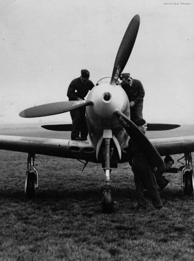 Р-39 Аэрокбра. Американская любимица сталинских соколов. История создания и основные модификации.