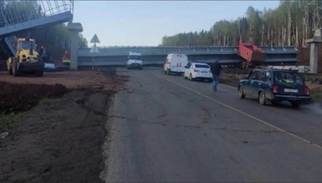 Виадук рухнул на федеральную трассу на выезде из Владивостока