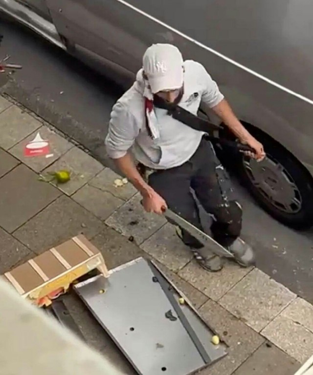 Германия Эссен: сириец с мачете устроил серию нападений, ранен 31 человек, — Bild