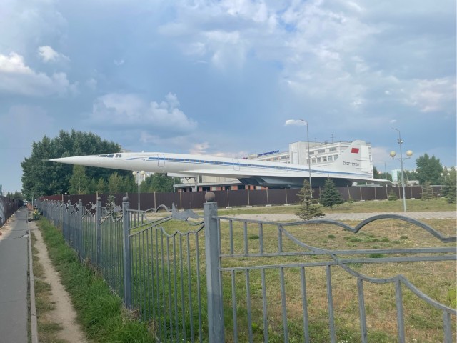 Подвижный нос «Конкорда» для  обзора во время взлета и посадки
