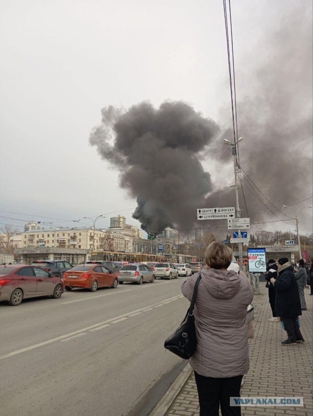 Горит ТЦ в Екатеринбурге