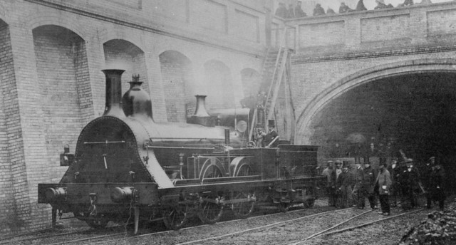 Как в Лондоне решили бороться с городскими пробками и построили первое в мире метро