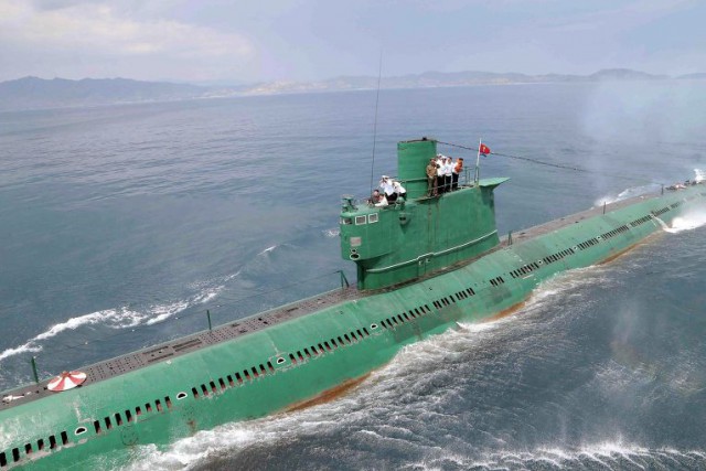 Ким Чен Ын на подводной лодке