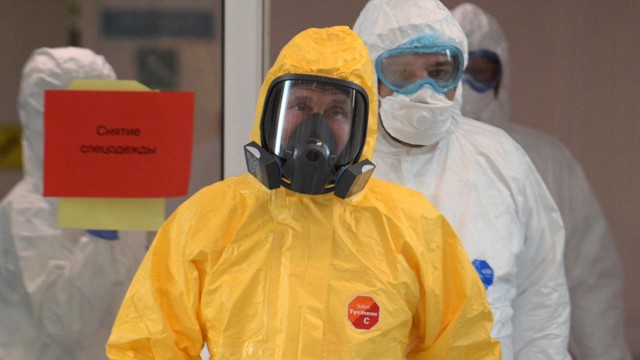 Путин — об отсутствии фото с вакцинации: Разве мы должны с вами обезьянничать?