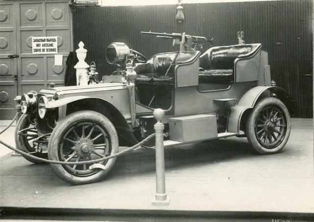 Международная автомобильная выставка в Михайловском манеже. 1913г.