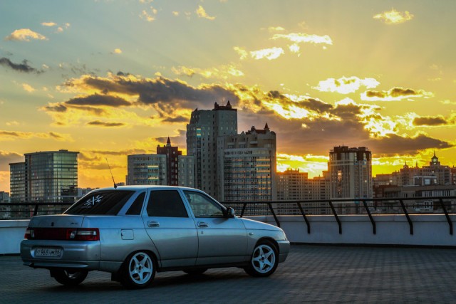 Самые роскошные автомобили 1990-х годов