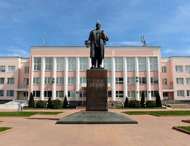 Гигантская голова Ленина