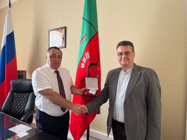 Экс-командарму 58А Ивану Ивановичу Попову вручен орден...