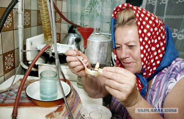 Теща зашла в гости. Сказала, чтобы я убрал оружие, а то дети увидят