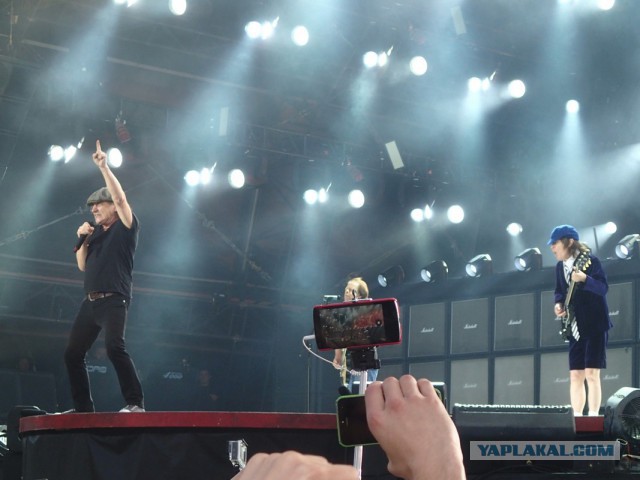 AC/DC. Вжарим рок в этой дыре!