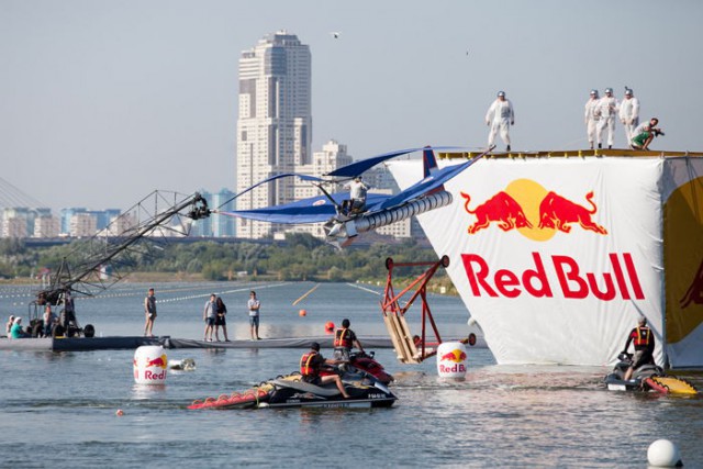 Red Bull Flugtag 2015: полет головы Михалкова