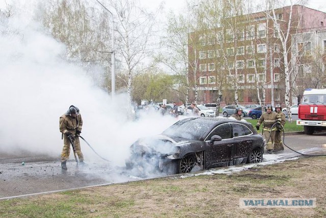 В Кемерово снова подожгли Новый Porsche нотариуса