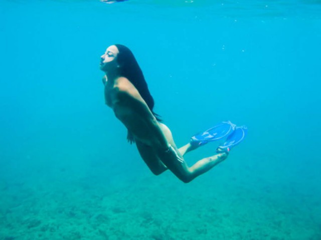 Девочки разные под водой
