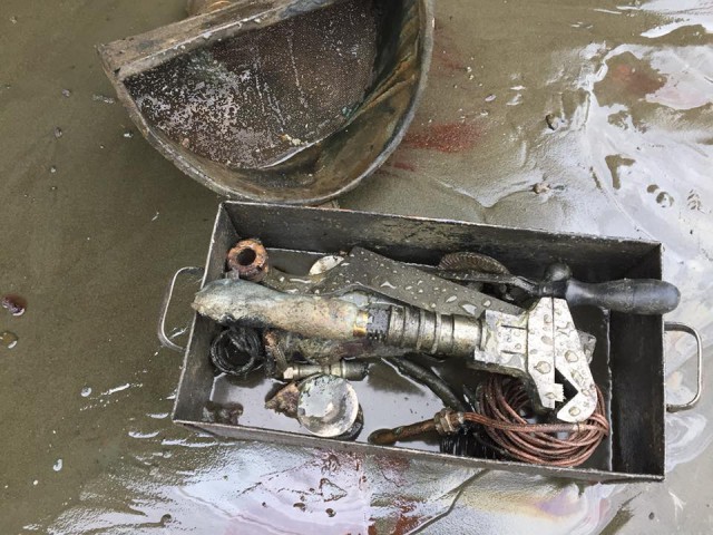 На борту поднятого бронекатера БК-31 найдено большое количество оружия