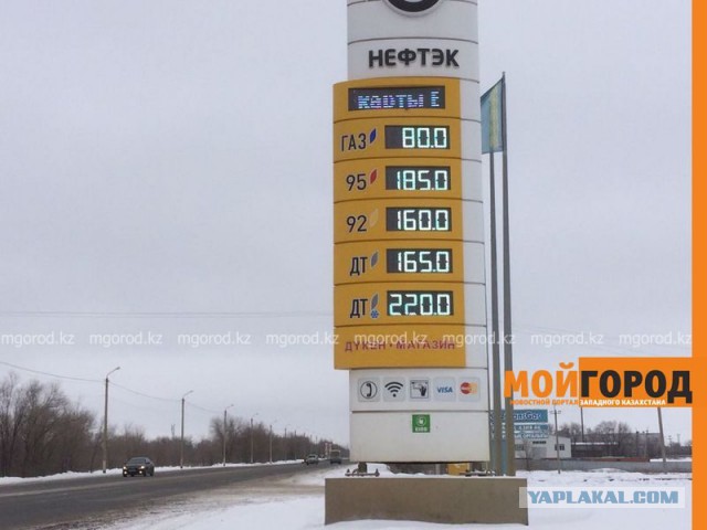 В Казахстане заявили о дефиците бензина в стране из-за растущего нелегального вывоза топлива в Россию