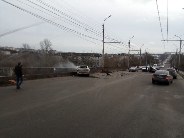 Момент смертельного ДТП на Азаровском мосту в Калуге попал на видео