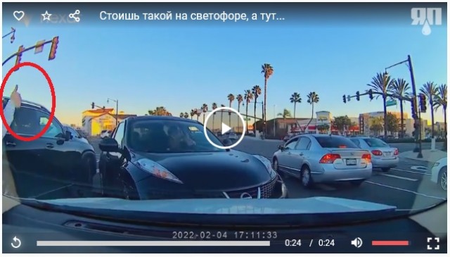 Стоишь такой на светофоре, а тут...