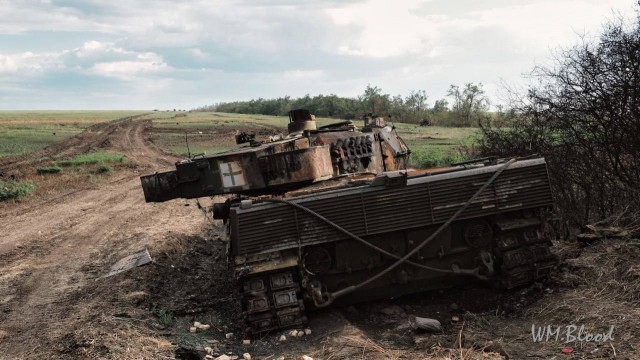 Множество разбитых танков Leopard, Bradley и другая западная техника