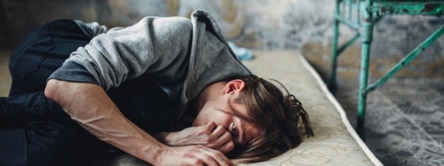Активно встречался с алкоголем