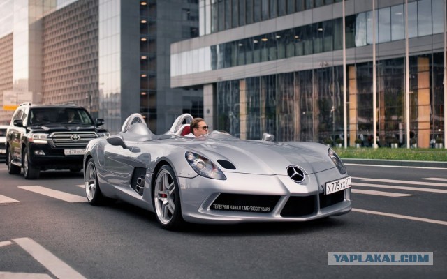 На Патриарших прудах заметили редчайший Mercedes за 274 миллиона рублей