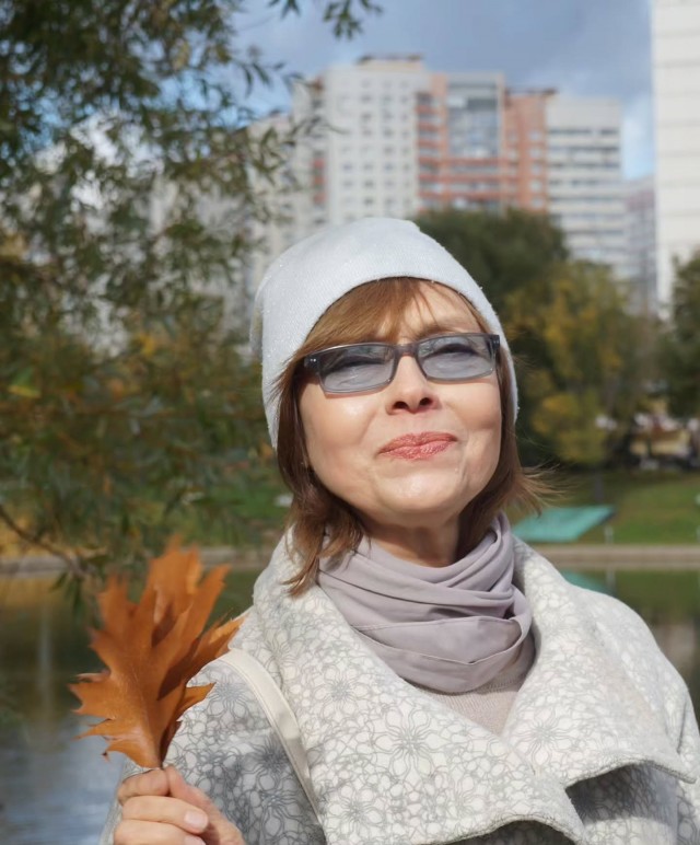 Алиса прогулялась по собственной аллее