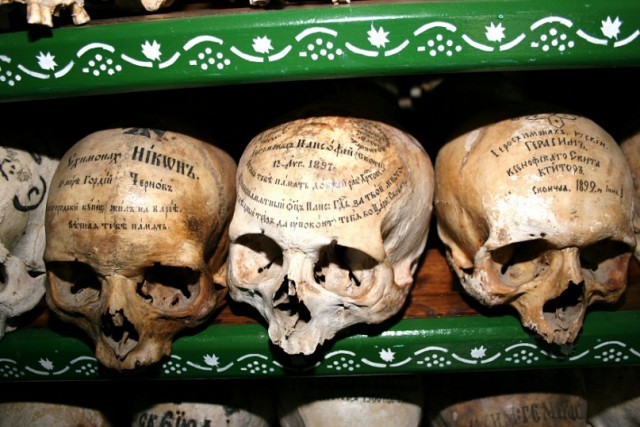 Невероятно, скелетные останки католических святых