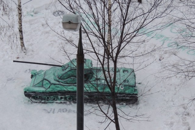 Процесс постройки снежного танка