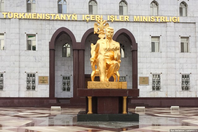Культ личности в Туркменистане