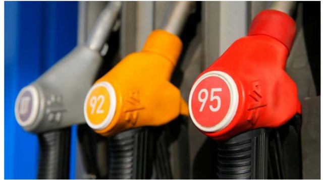 В России рухнули цены на бензин