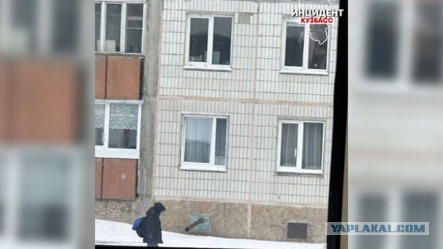 В Кемеровской области оштрафовали мужчину, который постоял голым у окна в своей квартире