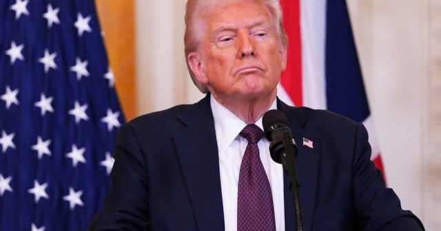 Трамп подписал указ о введении пошлин против ряда стран