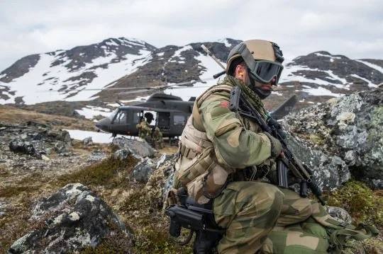 Два норвежских солдата возвращаются из Гренландии