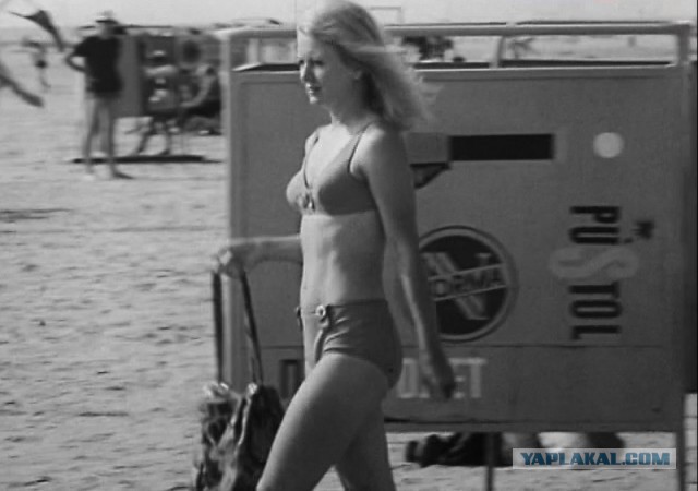 Человек в проходном дворе