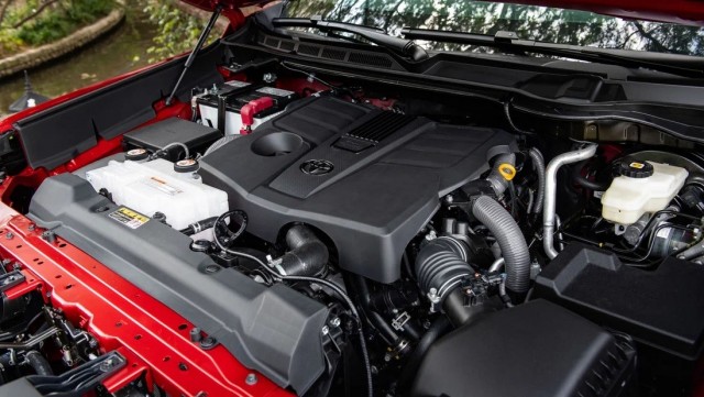 Toyota начала проверять проблемные V6 ударом молотка