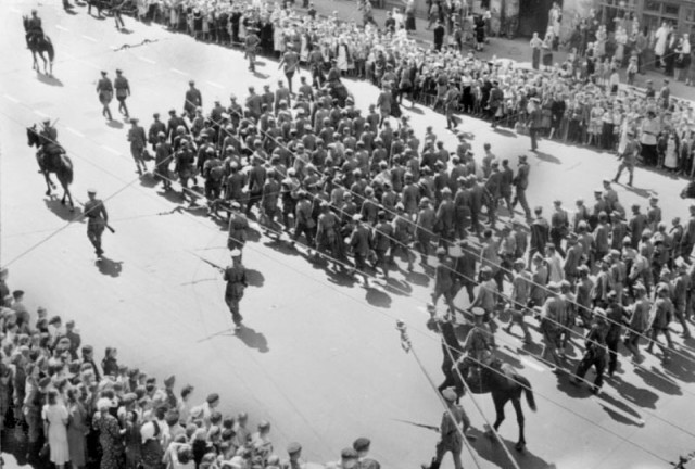 Фотографии второй мировой, многие цветные (фото)