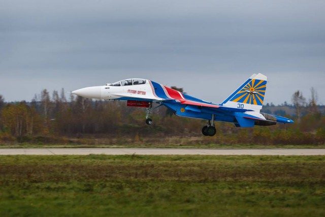 "Русские витязи" получили Су-30СМ