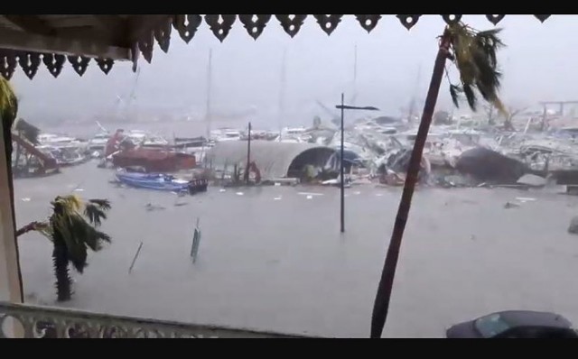 «Фиолетовый» уровень опасности: кадры уничтожения ураганом «Ирма» острова Сен-Мартен