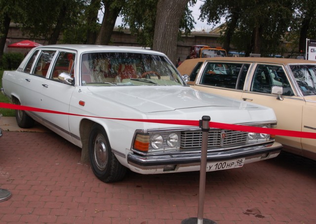 Авто Вернисаж на Неве.