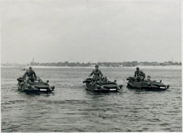 Жук-плавунец: тест-драйв Volkswagen Type 166 Schwimmwagen