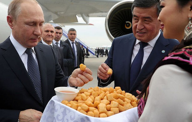 Путин продлил амнистию мигрантам из Киргизии.
