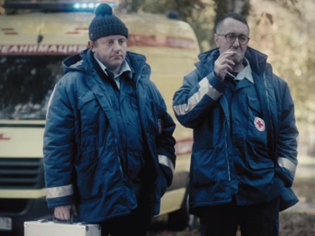 В Петербурге скорая помощь сбила молодого человека, решившего перейти дорогу на запрещающий сигнал светофора
