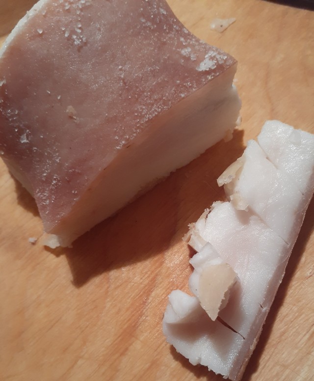 Почему нужно есть сало. Полезные свойства любимого народного продукта