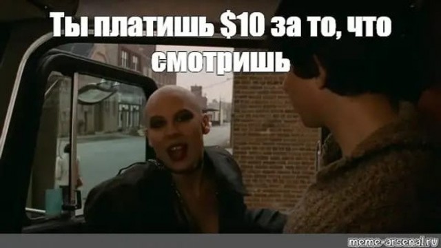 Извращенец-дрочун на спортивной площадке
