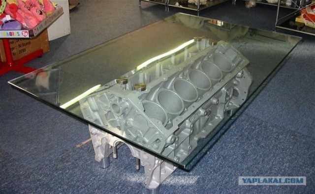 Столик V8