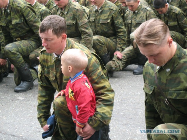 Рукопашный бой людей и собак с фашистами
